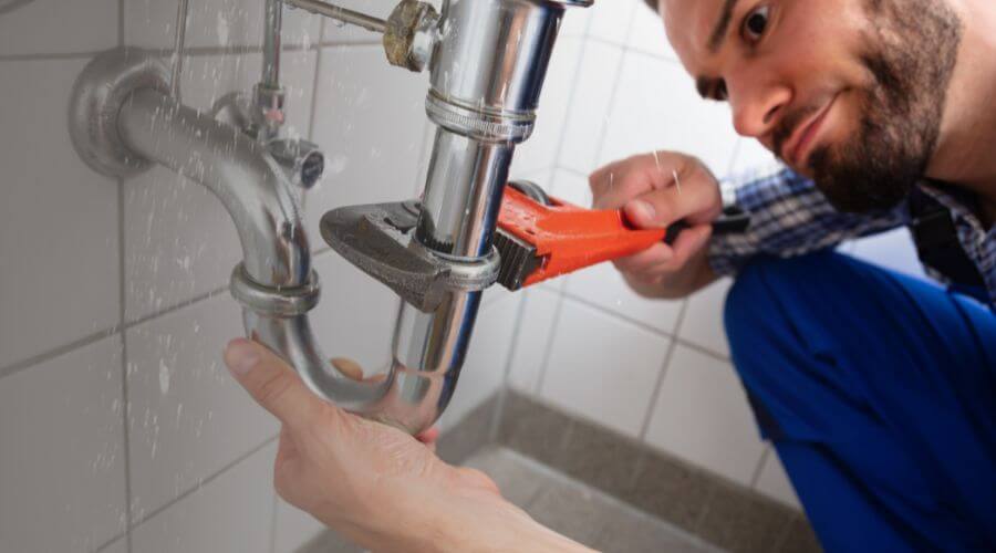 Expert burst pipe repair services in Mitchellville, IA